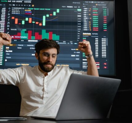 Investment Banking Analysts Get 6 Weeks of Training in Financial Modeling, Valuation, and Dealmaking