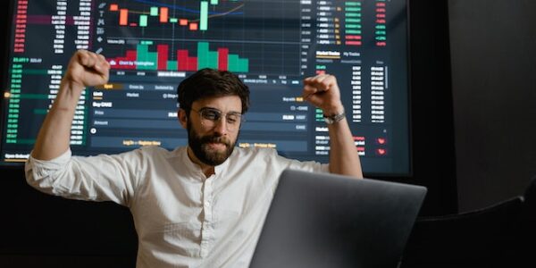 Investment Banking Analysts Get 6 Weeks of Training in Financial Modeling, Valuation, and Dealmaking
